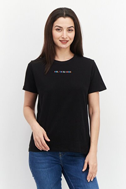 French Connection تي شيرت نسائي برسومات جرافيكية بأكمام قصيرة ورقبة دائرية، م...