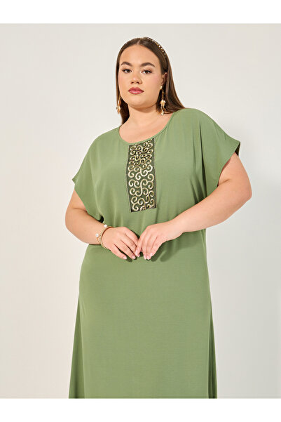 Styli Plus Size Embroidered Detail Short Sleeve Jalabiya