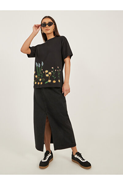 Styli تي شيرت مطرز كبير الحجم برقبة دائرية