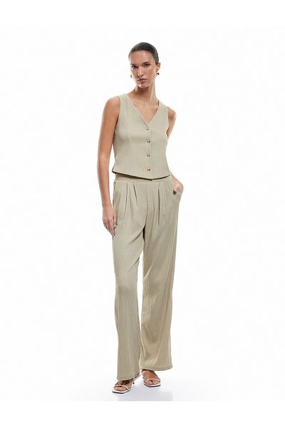 Koton Regular Fit Pocketed Wide Leg Fabric Trousers with Pleats