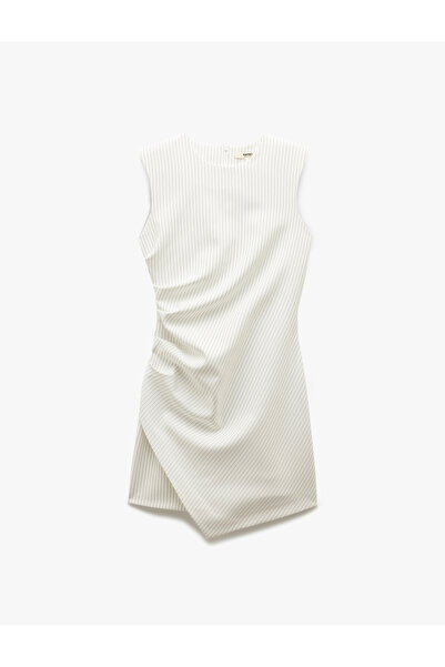 Koton Αμάνικο φόρεμα με λαιμόκοψη με λεπτομέρεια σε γραμμή Α με διπλό στήθος πάνω από το γόνατο