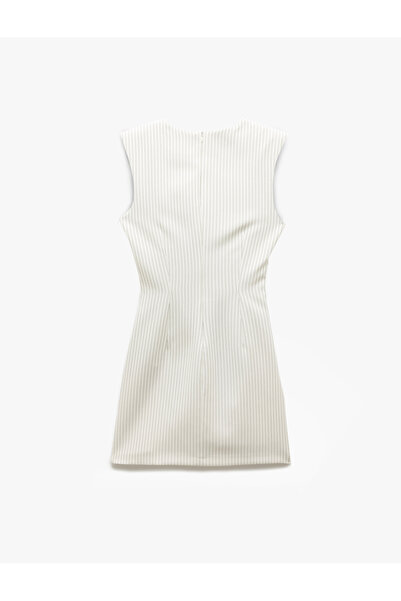 Koton Αμάνικο φόρεμα με λαιμόκοψη με λεπτομέρεια σε γραμμή Α με διπλό στήθος πάνω από το γόνατο