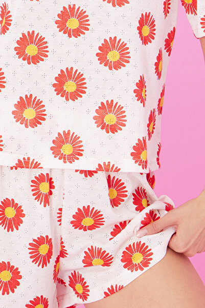 Siyah İnci Set de pantaloni scurți tricotați cu gâtul turnat, cu model de margarete roșii albe