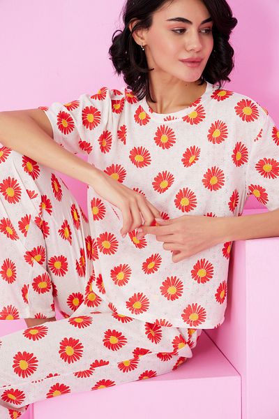 Siyah İnci White Red Daisy Pattern Pointel Openwork/Hole Crew Neck Knitted Pajama Set
