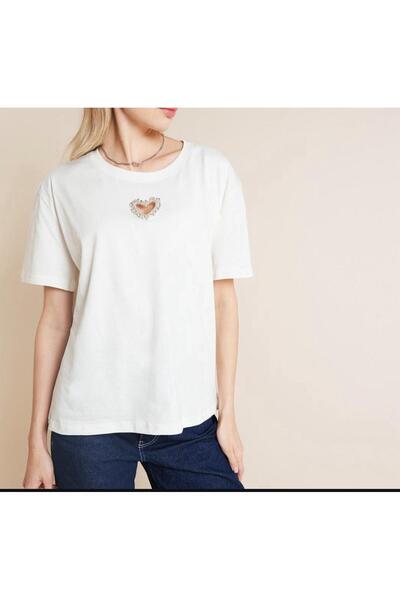 Butik KALP PENCERE DETAY TAŞLI BASİC TSHİRT