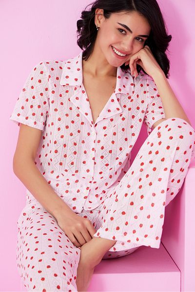 Siyah İnci Pink Strawberry Pattern Pointel Openwork/Hole Shirt Collar Knitted Button Pajama Suit