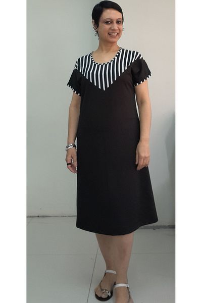 Mertcan Butik Μαύρο μπλουζάκι με μαύρο μπλουζάκι μπροστά με μπλοκ μεγέθους ολόκληρο φόρεμα χαμηλού μανίκι από βισκόζη