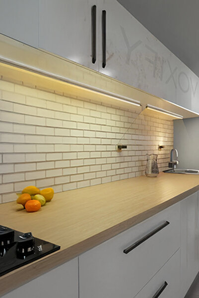 Voxify Mutfak Dolap Raf Masa Tezgah Altı Led Işık Aydınlatma Bar Aç Kapa Yapışkanlı 50 Cm - 3200K Günışığı