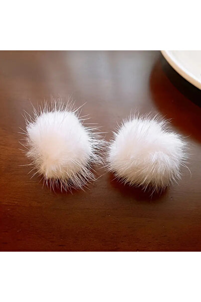 WasWink Beyaz ve Tüylü Tasarım Küpeler
