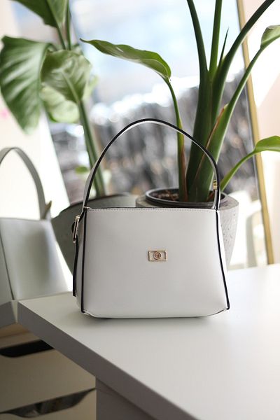 Moom Bag Geantă de umăr de mână cu mâner texturat alb pentru femei