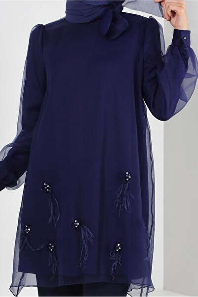 Alvina Tunic with Tie-Up Necklace and Accessory Detail 43577