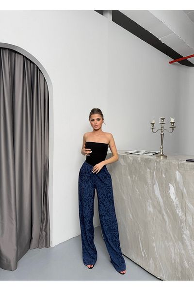 BEJNA Marineblaue Damenhose aus Satin mit Leopardenmuster