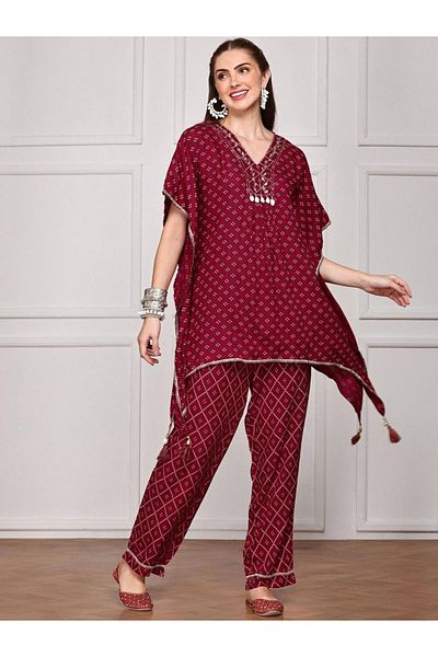 Ishin By Styli طقم قفطان وكورتا وبنطلون مطبوع برقبة على شكل حرف V