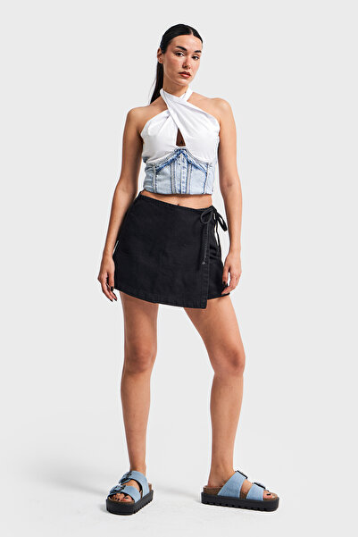 its basic Fusta scurtă din denim neagră cu detaliu în piatră - cu șireturi în talie