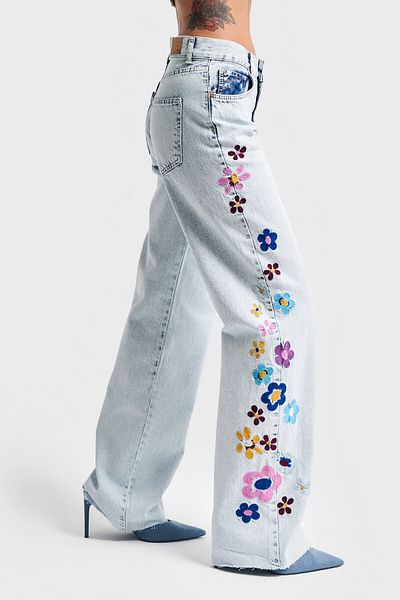 its basic Snow Colored Flower Embroidered Women's Denim - Loose Fit Design