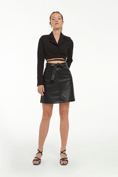 its basic Fusta de damă din piele artificială de culoare neagră, acoperită cu catifea, cu talie înaltă
