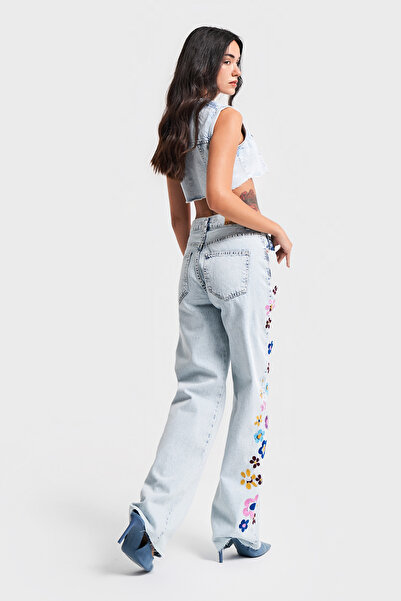 its basic Denim de damă cu broderie florală colorată în zăpadă - Design loose fit