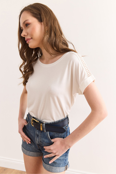 Olalook Women's Ecru Knitted Viscose Blouse with Guipure Detail on the Shoulder Blz-19002929