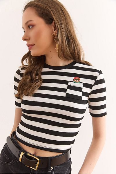 Olalook Women's Black Pocket Detailed Crop Stretchy Ribbed T-Shirt Tsh-19000879
