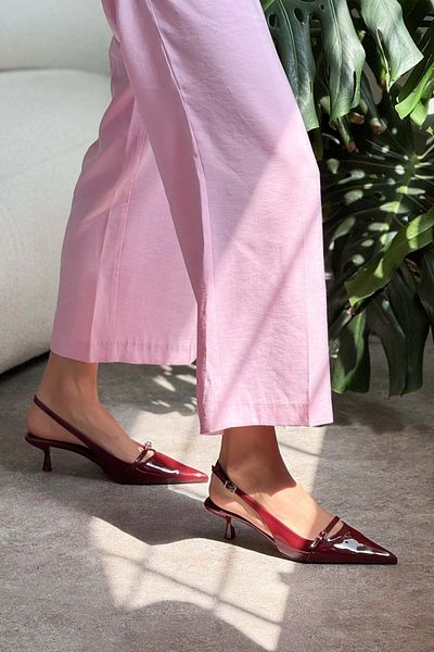 NİŞANTAŞI SHOES Valeria Burgunder Lackleder Gürtel Detaillierte spitze Zehe Damen Schuhe mit Absatz