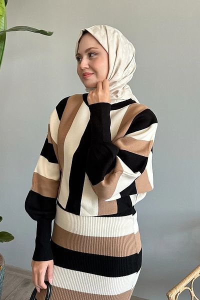 KAREN Hijab Oversize Πλεκτό Σετ - Μανίκι μπαλόνι, ριγέ σχέδιο, κομψός και άνετος συνδυασμός