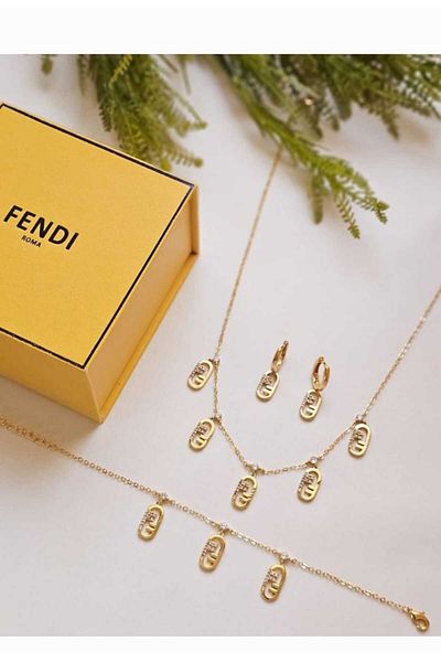 Fendi طقم فندي ثلاث قطع سلسال وحلق واسوارة