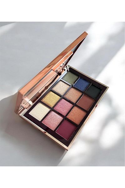 real beauty Charlotte's Alternative Eyeshadow Palette 01