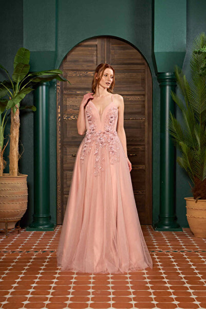 Lenta Moda Pudra Simli Ve Üç Boyutlu Dantel Detaylı Maxi Boy  Abiye Ve Gece Elbisesi