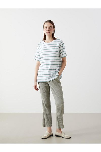 LC Waikiki Γυναικείο μπλουζάκι LCW Comfort Crew με ριγέ λαιμόκοψη