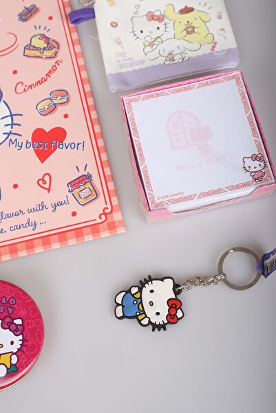 Hello Kitty DEKOMUS İLE LİSANSLI YENİ SEZON HELLO KITTY SEKRETERLİK,KOKULU MUM,METAL ORGANİZER,KÜP BLOKNOT,PARA