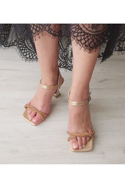 LİNEER Kadın Altın Gold Renk Taşlı 8 cm Topuklu Ayakkabı