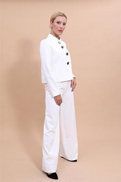 ÖNDER ÖZSOY Oval Dik Yaka Kısa Ceket & Korsaj Kemer Palazzo Pantolon-Beyaz