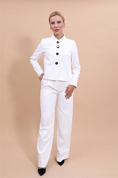 ÖNDER ÖZSOY Oval Dik Yaka Kısa Ceket & Korsaj Kemer Palazzo Pantolon-Beyaz