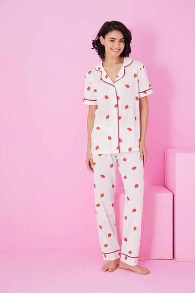 Siyah İnci ecru strawberry print patterned short sleeve buttoned bias pajama set7854