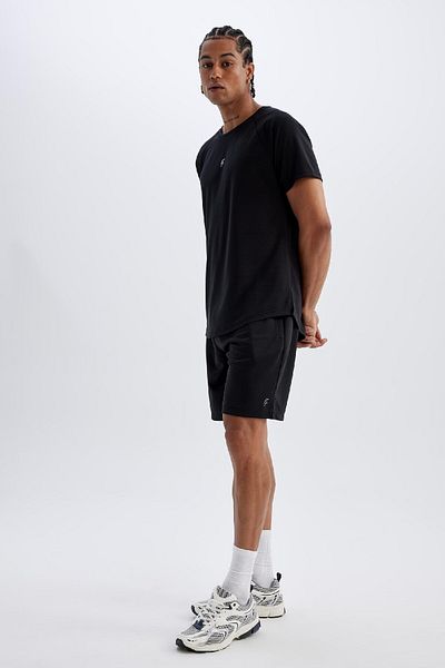 DeFacto Schwarze, schmal geschnittene, schmal geschnittene, schnell trocknende Sportshorts mit Reißverschlusstaschen V3030az24au
