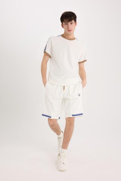 DeFacto Bedruckte Shorts mit geradem Bein und normaler Passform B8794ax25sm