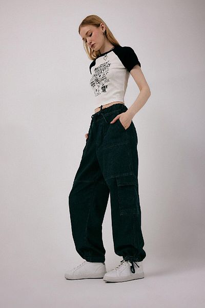 DeFacto Cargo Jogger High Waist Jeans mit Schnürung am Bein in Knöchellänge Waschbare Hose B9318ax24sp