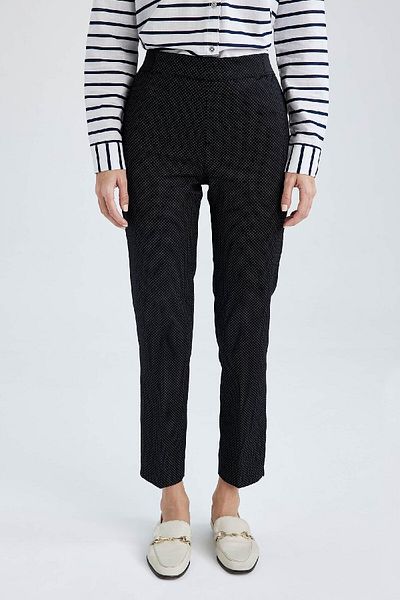 DeFacto Sigaret Satin Fabric Pantalon - Basic Plain Normální pas Pružný pas Rovné nohavice J8741az23sm