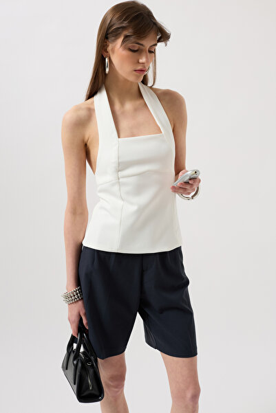 Black Fashion بلوزة بيضاء قصيرة بأشرطة سميكة