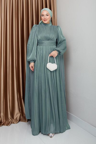 Olcay Yorgo Seiden-Abendkleid mit Hijab und Gürtel und Cape-Detail, Wassergrün 1237