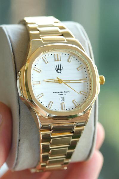 WATCHOFROYAL Novatick Gold White Wrist Watch