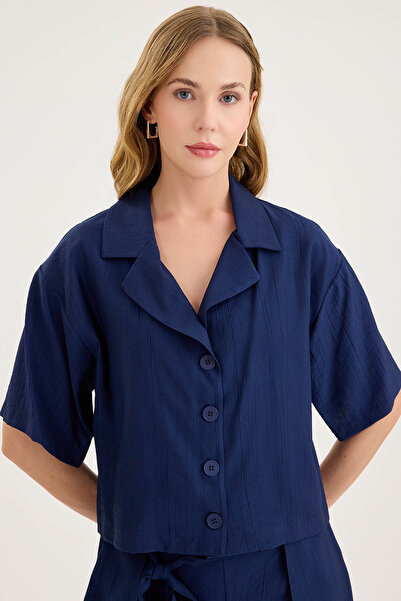 Vitrin Crinkle Fabric Short Sleeve Crop Shirt