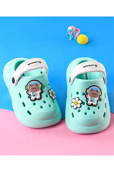Cute Walk by Babyhug حذاء مشي لطيف من Babyhug Clogs مع دلايات دب الفضاء والزهور - نعناع