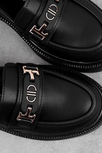 Lal Shoes & Bags Дамски мокасини с катарама Remind от златист цвят - черни