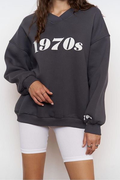 Sweetline Women's Folded V-Neck 1970's Printed Oversize Sweatshirt