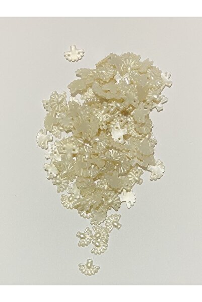 Öztürk Oya, prosop, rochie de seară și batista pentru halay, cu aspect de pia...