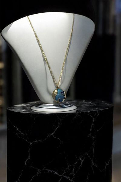 Lynare Marine Model Openable Covered Picture Necklace