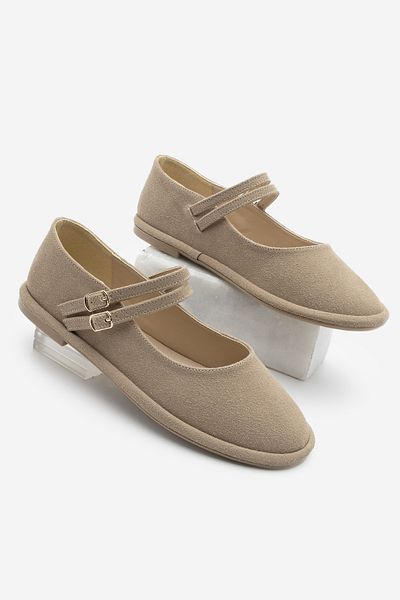Marjin Damen-Ballerinas aus Kamel-Wildleder – doppelt gestreift und mit Schnalle