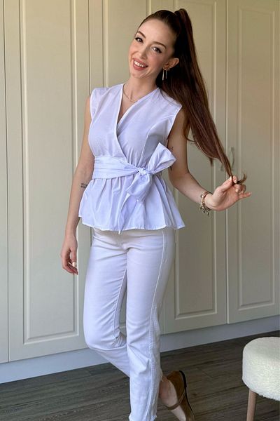 Dilay Gökoğlu Butik Μπλούζα με λαιμόκοψη με λεπτομέρεια κορδέλας