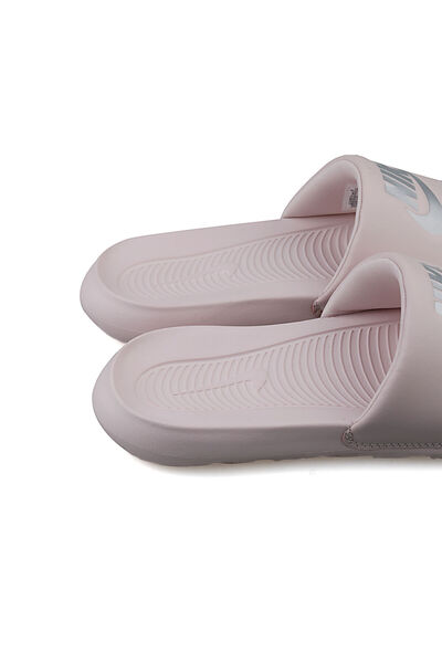 Nike Kadın Terliği W Vıctorı One Slıde